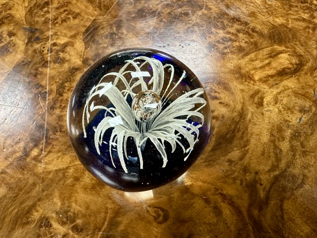 1 Paperweight 1.jpeg_23289